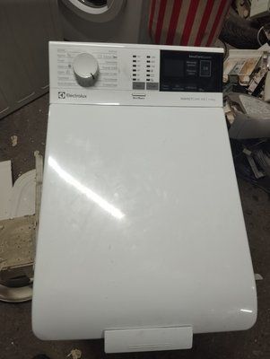 Уживані Запчастини на пральну машину Electrolux EW6T4R272 .  Розбирання пральної машини Electrolux EW6T4R272.  Electrolux EW6T4R272 на запчастини 3551*E фото