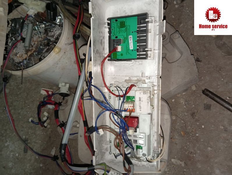 Б/У Модуль управління пральної машини пральної машини Indesit / Whirlpool. 400011231475 W11090226 3711*E фото