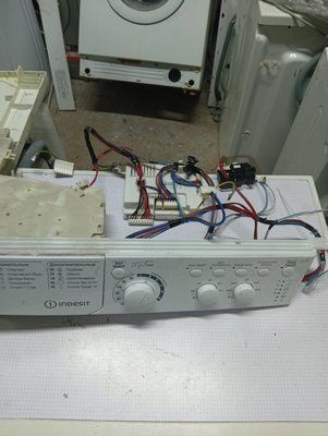 Вживаний комплект електроніки для пральної машини Indesit E2SC 2150 та інших моделей.21501264601SW:250019S/N: 1620601161Pcd 1620501566 4324*E фото