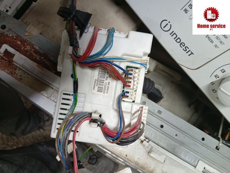 Б/У Модуль управления стиральной машины Indesit E2SC 2150 и другие модели.  Code: 21501264602 SW: 250019 S/N: 1735200541 Pcb: 1733303331 3664*E фото