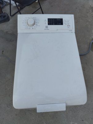 Б/У Розбирання пральної машини Electrolux EWT1062TDW.   Запчастини на пральну машину Electrolux EWT1062TDW.  Electrolux EWT1062TDW по запчастинах 2369*E фото