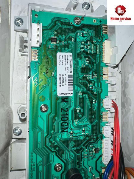 Б/У Модуль управления стиральной машини Zanussi ZWQ76101 S/N WM081329182 3568*E фото
