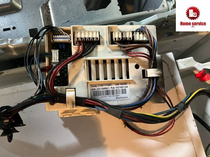 Б/У Модуль управления стиральной машини  Indesit IWSD61051 Code:16200298500 S/N:1416402159  Code:21501175301 SW:160302 3928*E фото