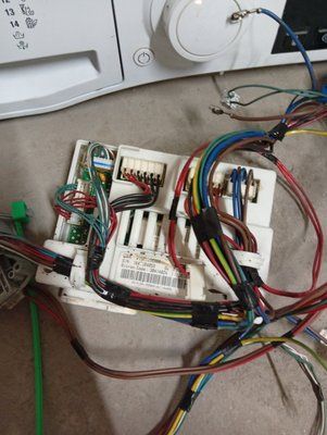 Вживаний модуль управління пральної машини Ariston, Indesit, Whirlpool. 21501298900 Серійний номер: 1647104059 Дата випуску: 02.01.30 4062*E фото