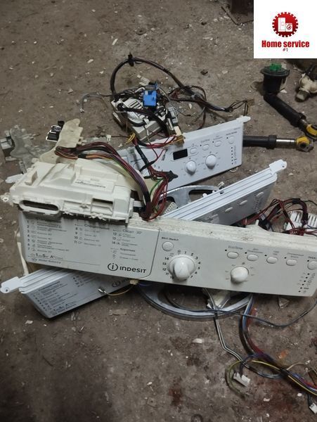 Б/В Модуль управління пральної машини Indesit IWSB51051 та інші моделі.  Ind Var Sup.: 21501381300 WHR Var Sup.: W11186272 FW1:33.00.20 S/N:1828508745 3579*E фото