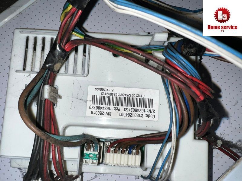Б/У Модуль управления стиральной машини Indesit IWSB50851 Code:16200307000 S/N:1617 6 04856  Code:21501264601 S/N:1624502453 3632*E фото