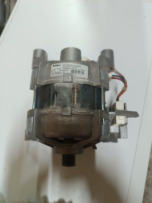 Б/У Инверторный двигатель стиральной машины Ariston 16003289901/ W10955947 2127*E фото