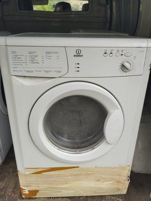 Б/У Розбирання пральної машини Indesit WISN 101 .  Запчастини на пральну машину Indesit WISN 101  Indesit WISN 101 по запчастинах 3184*E фото