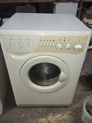 Б/У Розбирання пральної машини Indesit W105TX.  Запчастини на пральну машину Indesit W105TX.  Indesit W105TX по запчастинах. 3037*E фото