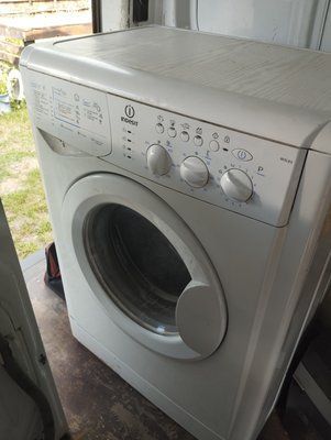 Б/У Розбирання пральної машини Indesit wisl83 .  Запчастини на пральну машину Indesit wisl83 .  Indesit wisl83 по запчастинах. 3187*E фото