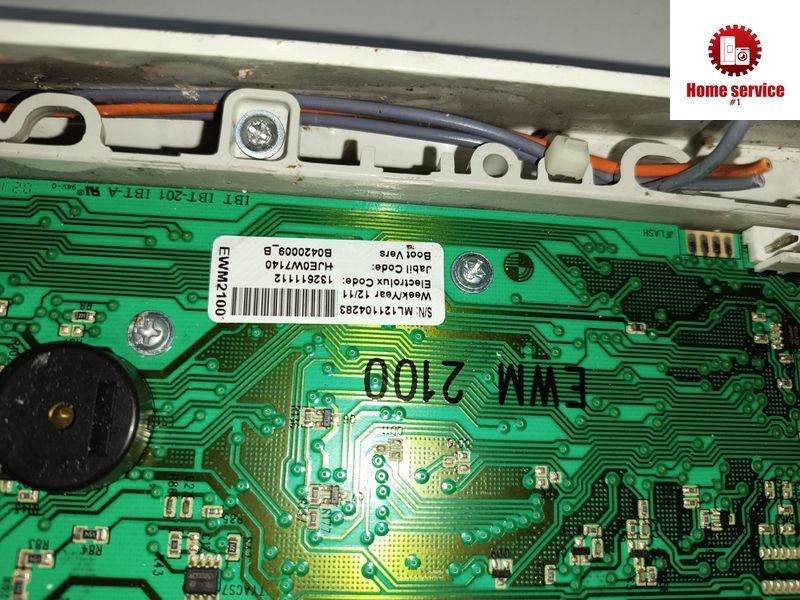 Б/У Модуль управління пральної машини Electrolux 121104283, 132611112 2987*E фото