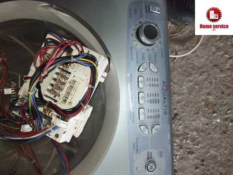 Б/У Модуль управления стиральной машины Ariston AQSL 85 U и другие модели   Code: 215010085.03  SW: 16.00.19 S/N: 1120300837 3239*E фото
