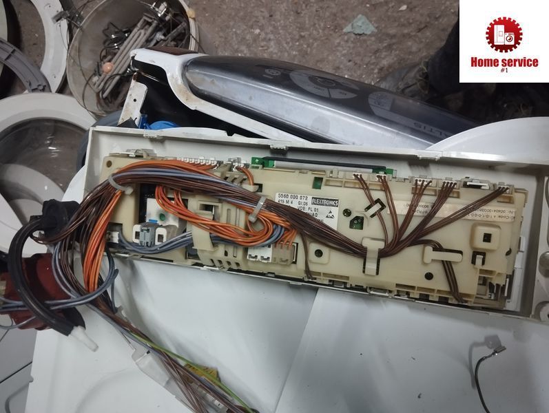 Б/У Модуль управления стиральной машины Bosch WFR 2441. 5560 000 072 3539*E фото