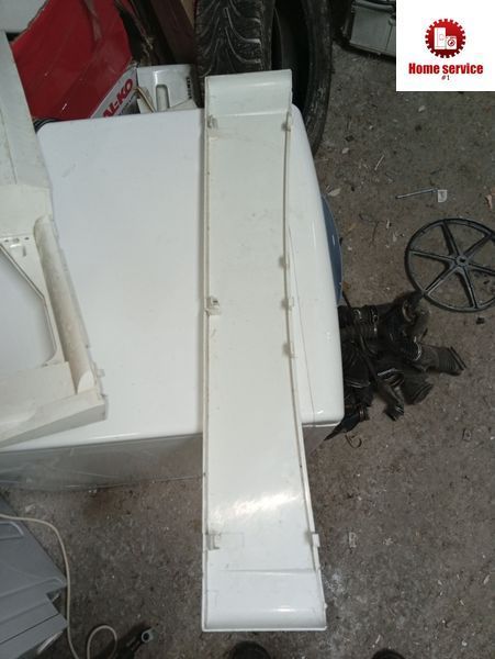 Б/У Нижняя декоративная планка на стиральную машину Indesit 3690*E фото