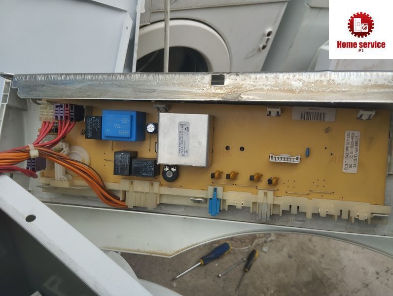 Б/У Модуль управления ( плата) на стиральную машину Hansa PA5580B421 и другие модели.  PE 301133N 589107 3241*E фото