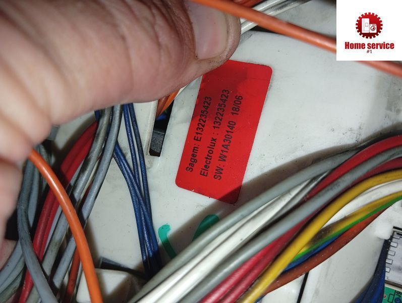 Б/У Модуль управления стиральной машины Zanussi. E132235423 132235423 W2A30140 132361421-001 132191252-016 914756548/01 4205*E фото