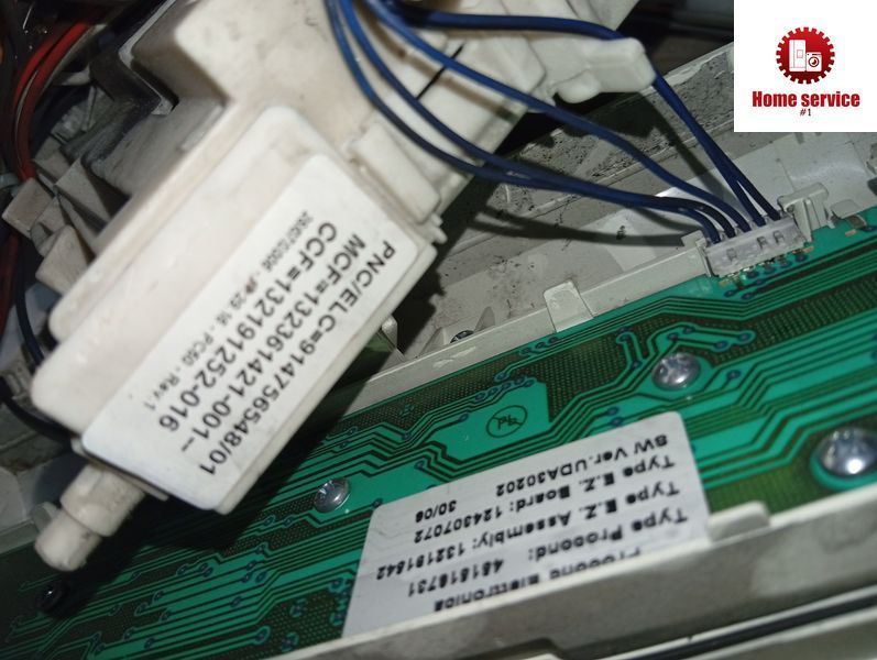Б/У Модуль управления стиральной машины Zanussi. E132235423 132235423 W2A30140 132361421-001 132191252-016 914756548/01 4205*E фото