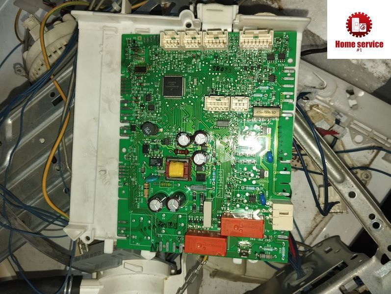 Б/У Модуль управления стиральной машины Electrolux. AKO 707015-05 Elux 132 262 133 3198*E фото