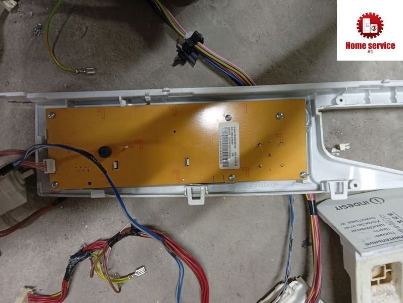 Б/У Модуль индикации стиральной машины Indesit. 16200339700 S/N: 1843200290 SW:03.07.20 3916*E фото