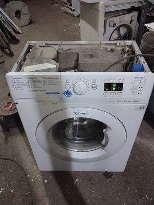 Б/У Розбирання пральної машини Indesit XWSA 610517.  Запчастини на пральну машину Indesit XWSA 610517.  Indesit XWSA 610517 по запчастинах 2859*E фото