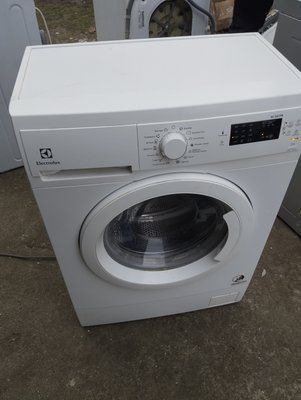 Уживані Запчастини на пральну машину Electrolux EWM1042NDU .  Розбирання пральної машини Electrolux EWM1042NDU.  Electrolux EWM1042NDU на запчастини 3559*E фото